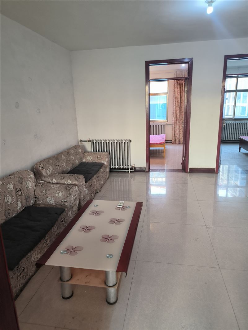 出租武安市双马东裕华嘉苑。三室两厅一厨一卫单元楼。